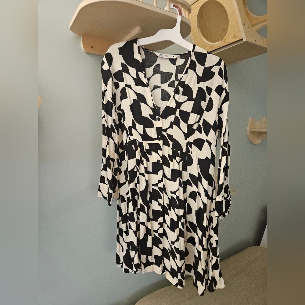 Zara Black and Cream/White Mini Patterned Long Sleeves Dress